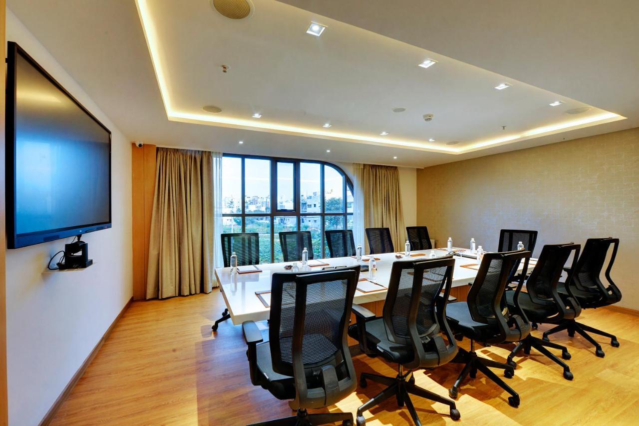 Clarion Hotel Bangalore Yesvantpur Buitenkant foto