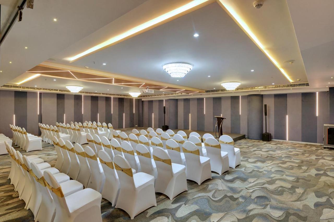 Clarion Hotel Bangalore Yesvantpur Buitenkant foto