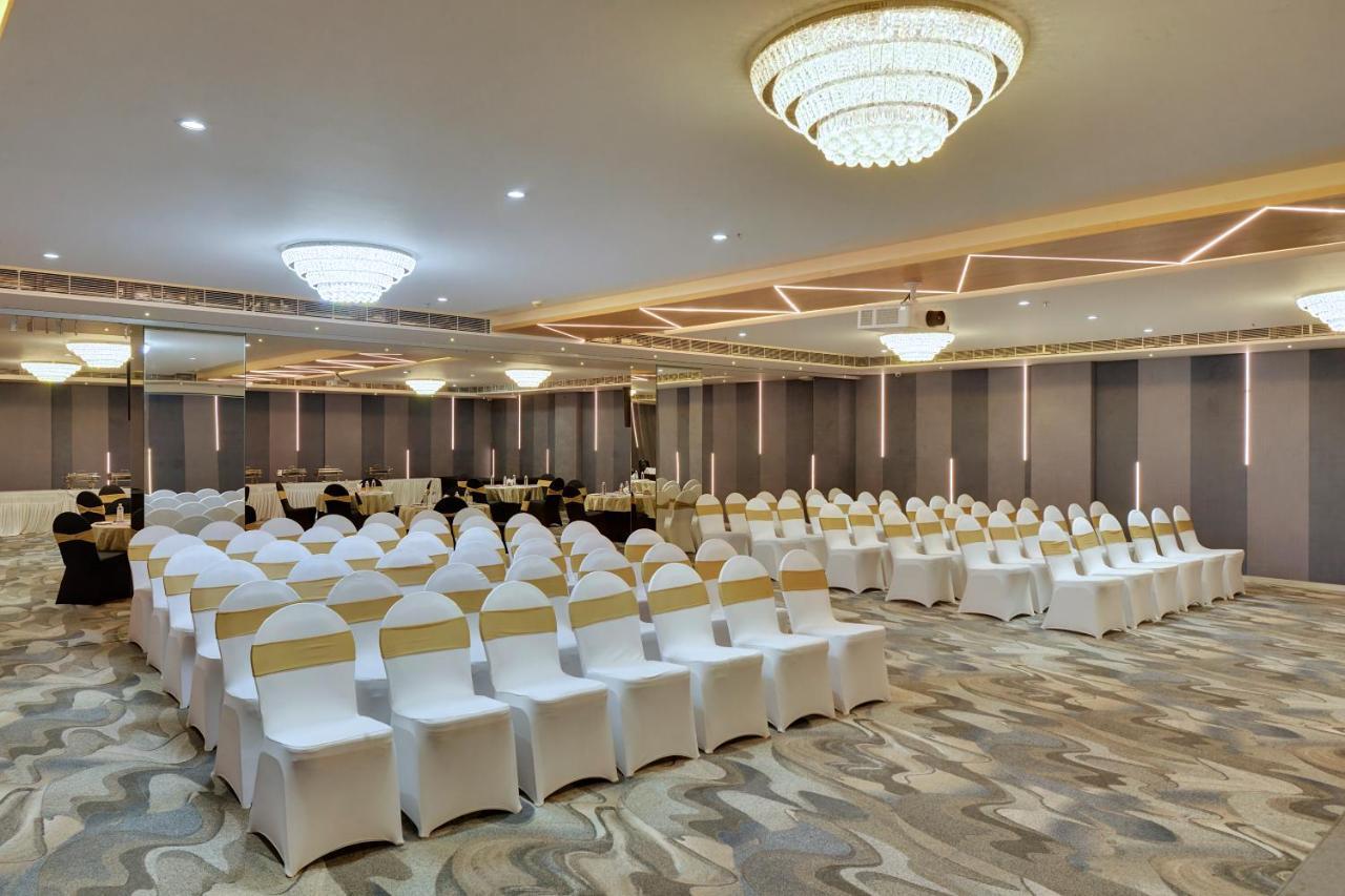 Clarion Hotel Bangalore Yesvantpur Buitenkant foto