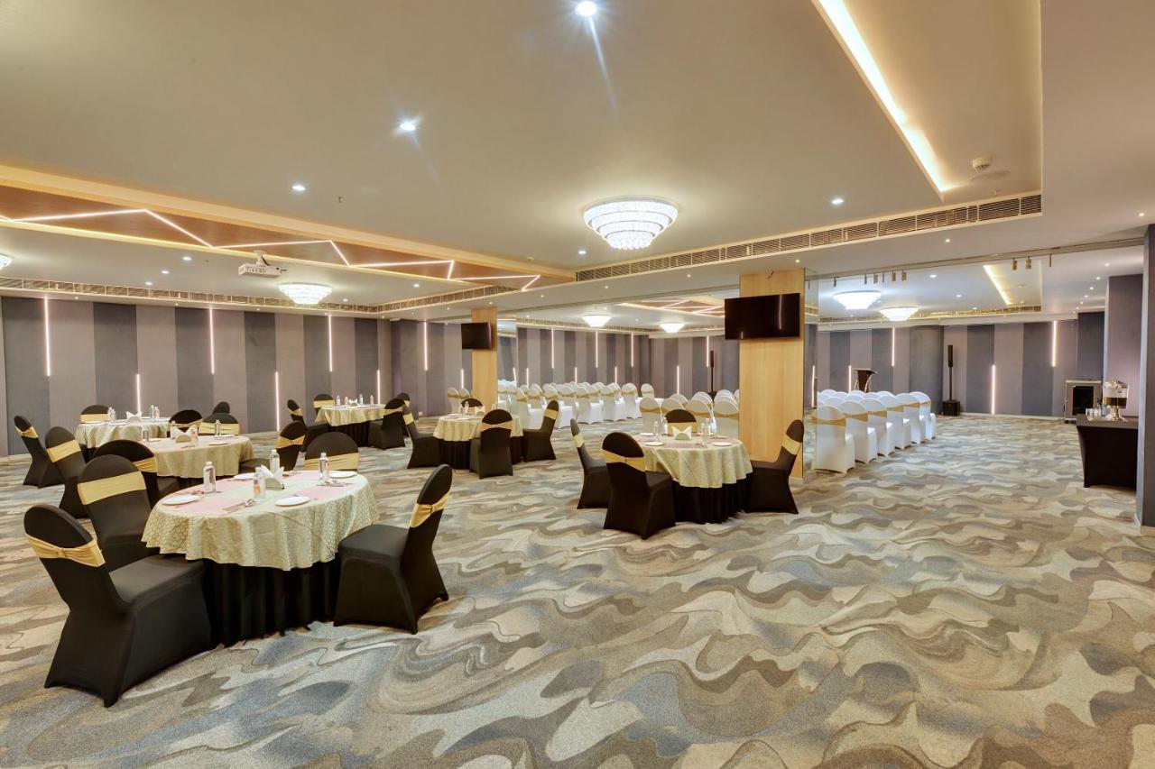 Clarion Hotel Bangalore Yesvantpur Buitenkant foto