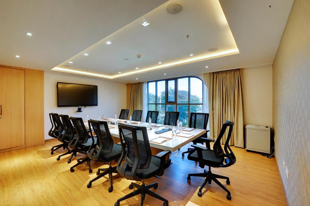 Clarion Hotel Bangalore Yesvantpur Buitenkant foto